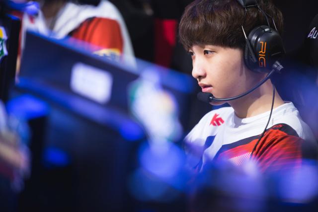 更彰显了中 更彰显了中